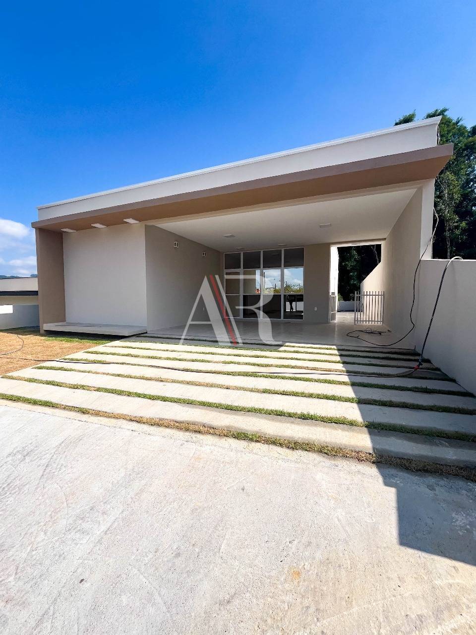 CASA PADRÃO NO LARANJEIRAS